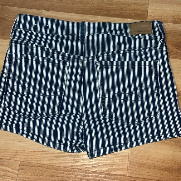 AE Shorts - Picture 5 of 5